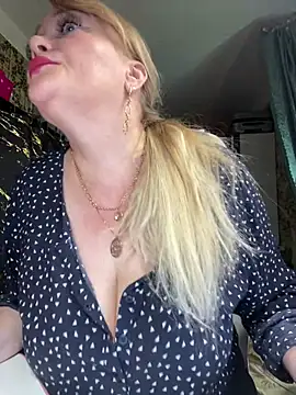 Snapshot of Sweet-blonde chatting on July 15, 8:58 pm Sweet-blonde online show from July 15, 8:58 pm