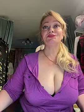 Snapshot of Sweet-blonde chatting on July 20, 10:12 pm Sweet-blonde online show from July 20, 10:12 pm