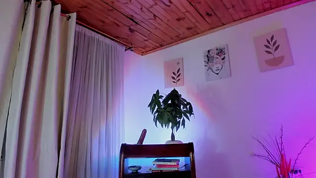 Lauraricci   online show from June 27, 6:29 am