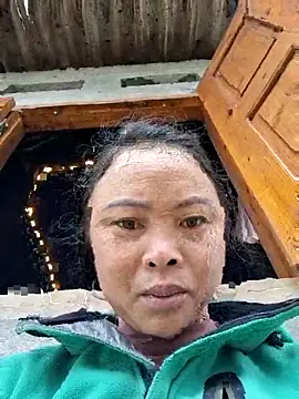 xuxulovezz online show from December 18, 1:55 am