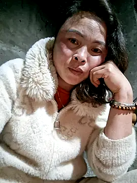 xuxulovezz online show from March 14, 1:05 pm