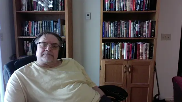 Vinyl22xh online show from April 30, 6:58 pm