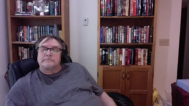Vinyl22xh online show from May 5, 8:50 pm