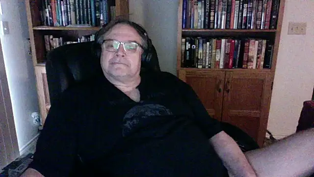 Vinyl22xh online show from May 8, 6:02 pm