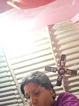 Snapshot of reya743 chatting on December 1, 12:15 am reya743 online show from December 1, 12:15 am