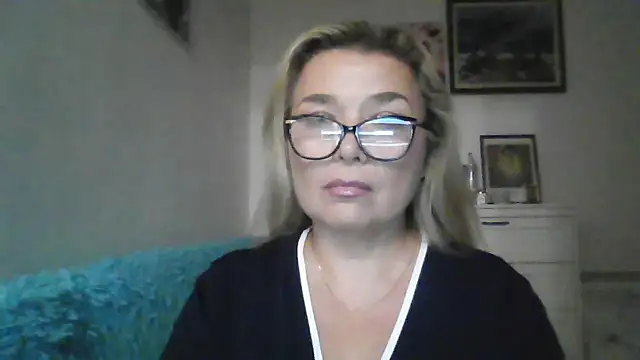Snapshot of Myrienna chatting on October 1, 8:26 pm Myrienna online show from October 1, 8:26 pm