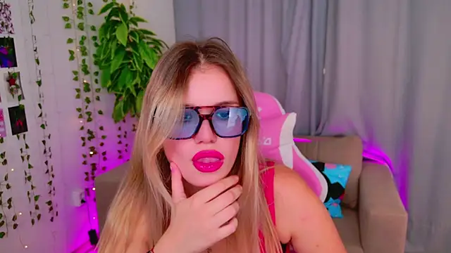 KellyHayden online show from October 18, 11:33 am