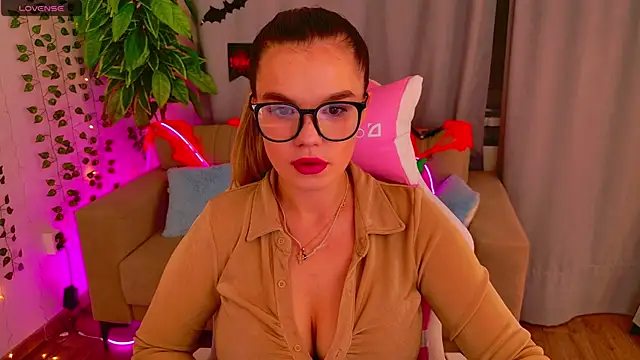 KellyHayden online show from November 1, 3:25 pm