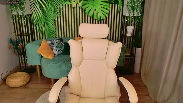 KellyHayden online show from March 14, 5:29 pm