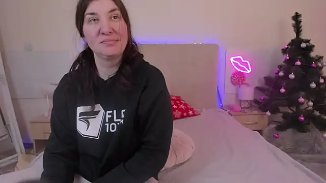 TrishaDarks online show from January 8, 6:48 am