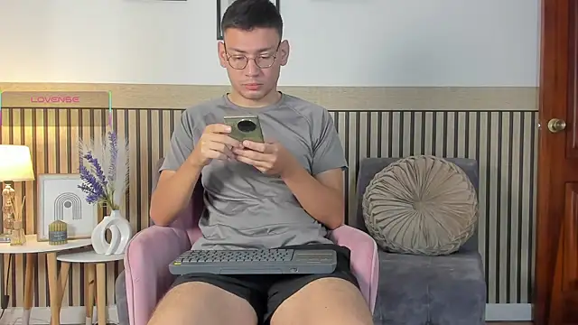 marcuswildx online show from September 23, 11:35 am