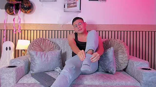 marcuswildx online show from October 10, 11:09 am