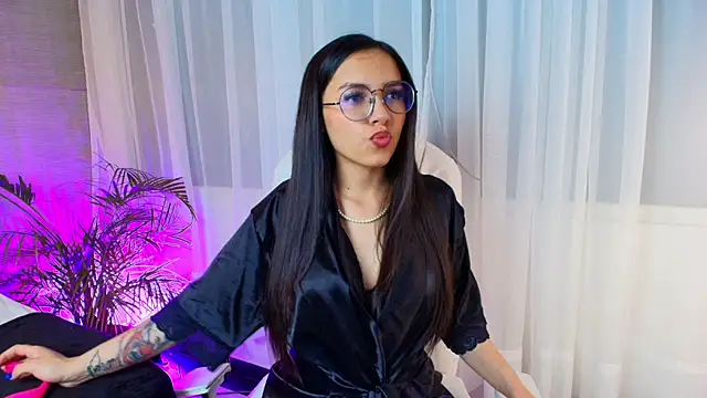 Snapshot of eimi_rosse18 chatting on October 22, 12:27 pm eimi rosse18 online show from October 22, 12:27 pm