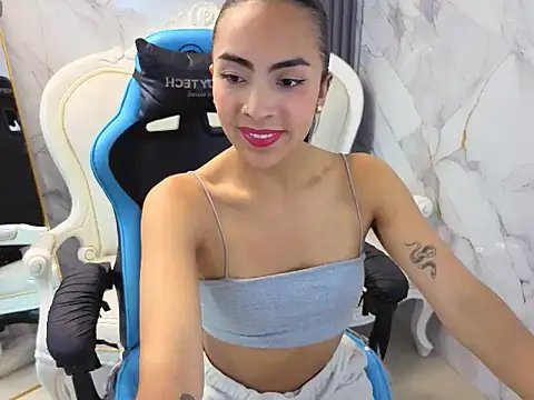 Snapshot of Katyrider_a chatting on October 5, 1:42 pm Katyrider a online show from October 5, 1:42 pm