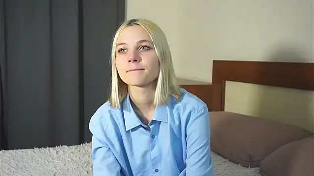 KelleDomin online show from October 17, 7:05 pm