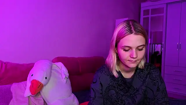 KelleDomin online show from October 27, 8:13 pm