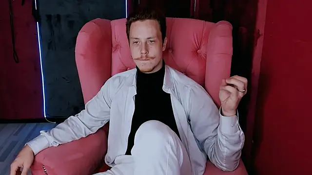 LeoMooree online show from October 24, 8:49 pm