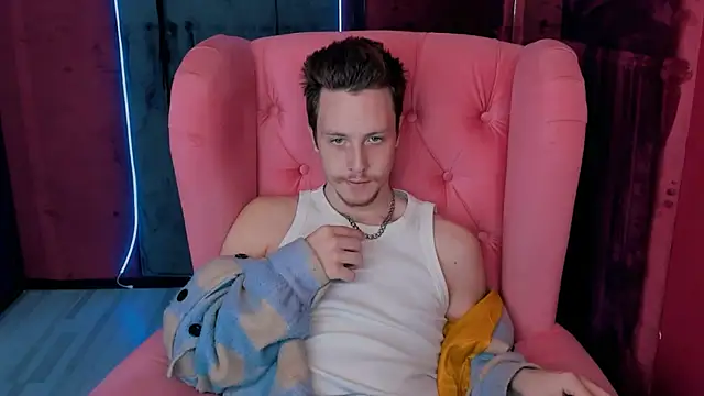 LeoMooree online show from November 6, 3:35 pm