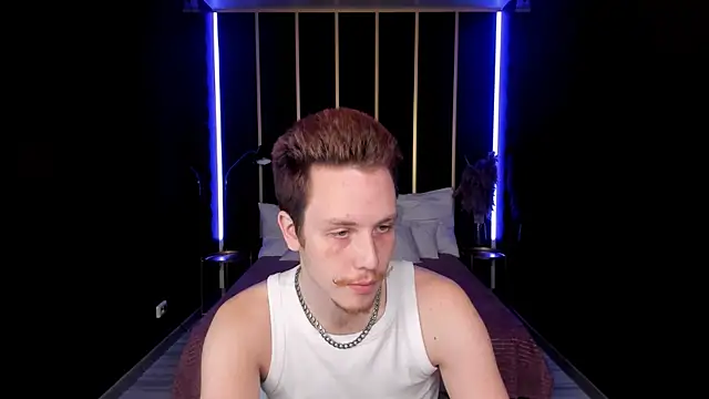 LeoMooree online show from November 7, 9:48 pm