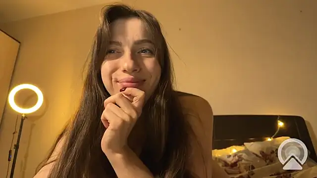 Snapshot of Prettyyy_Angel chatting on December 4, 11:19 am Prettyyy Angel online show from December 4, 11:19 am