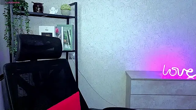 DreamVelour online show from June 21, 8:55 pm