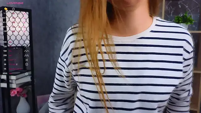 Snapshot of ElenoreReth chatting on October 24, 1:57 am ElenoreReth online show from October 24, 1:57 am