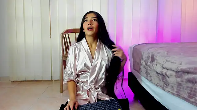 Mariana Kalo online show from April 28, 1:16 pm