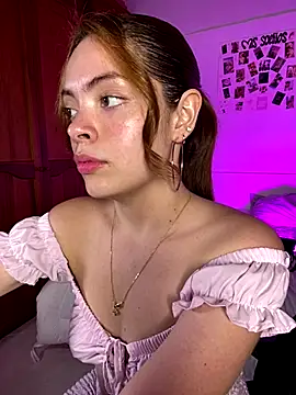 Snapshot of Bleer_Rousse chatting on October 30, 5:35 pm Bleer Rousse online show from October 30, 5:35 pm