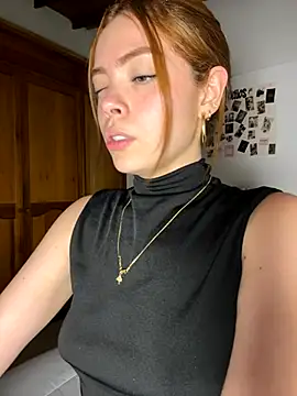 Snapshot of Bleer_Rousse chatting on November 7, 9:59 pm Bleer Rousse online show from November 7, 9:59 pm