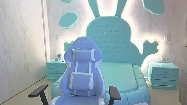 Mia Cuttee online show from October 12, 3:27 am