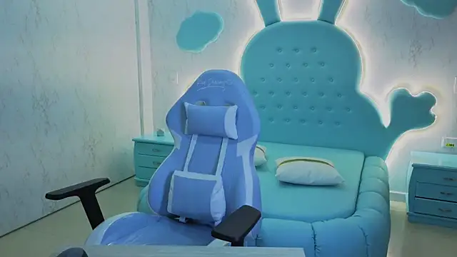 Mia Cuttee online show from October 20, 3:29 am