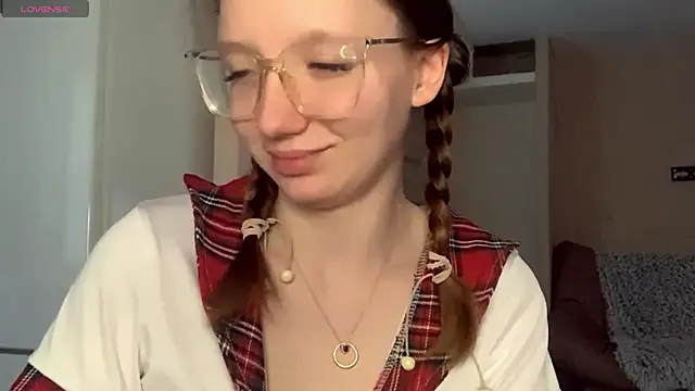 KrystinFunches online show from November 29, 8:28 am