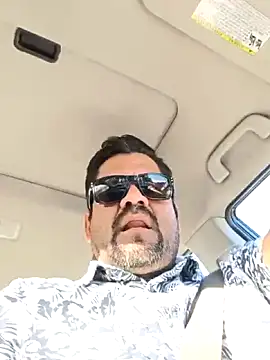 Snapshot of theking1_1 chatting on December 18, 4:24 pm theking1 1 online show from December 18, 4:24 pm