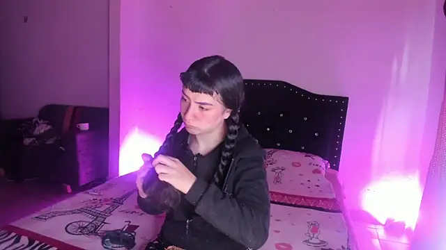 kitty  chs online show from November 29, 11:13 am