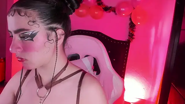 Snapshot of kitty__chs chatting on December 22, 1:52 pm kitty chs online show from December 22, 1:52 pm