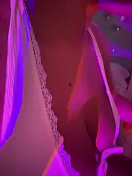 miiabrown18 online show from December 1, 11:59 am