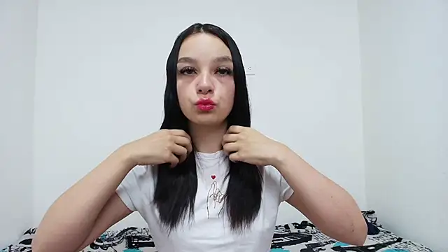 Snapshot of Emilie_Soler12 chatting on October 20, 6:08 pm Emilie Soler12 online show from October 20, 6:08 pm