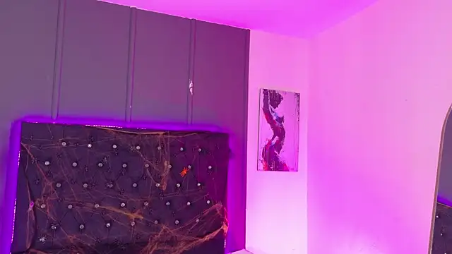 Snapshot of Kataaleya__12 chatting on October 31, 12:06 pm Kataaleya 12 online show from October 31, 12:06 pm