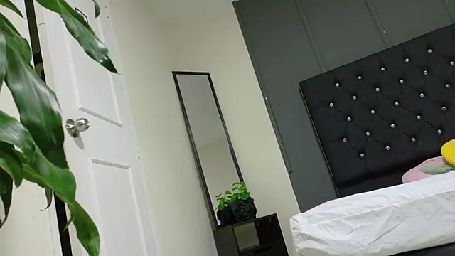 Snapshot of Kataaleya__12 chatting on December 2, 11:59 am Kataaleya 12 online show from December 2, 11:59 am