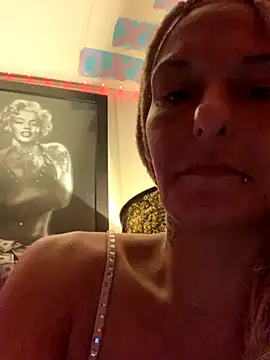 Snapshot of blondebarbiebae chatting on September 23, 8:17 am blondebarbiebae online show from September 23, 8:17 am