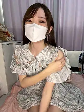 Snapshot of Moe_v_v chatting on October 19, 2:01 am Moe v v online show from October 19, 2:01 am