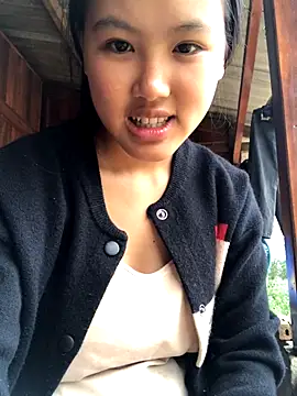 Snapshot of Mai_lovely chatting on October 22, 2:01 am Mai lovely online show from October 22, 2:01 am