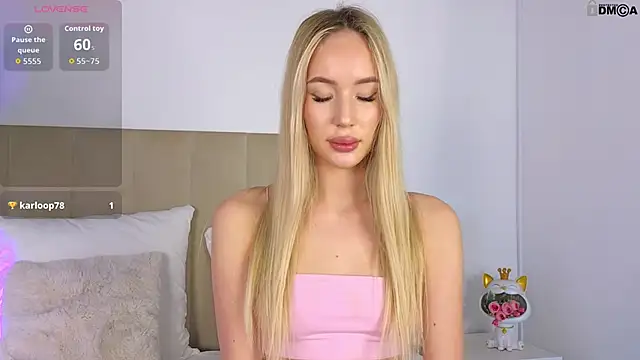 Snapshot of MaryDavies chatting on December 15, 7:01 am MaryDavies online show from December 15, 7:01 am