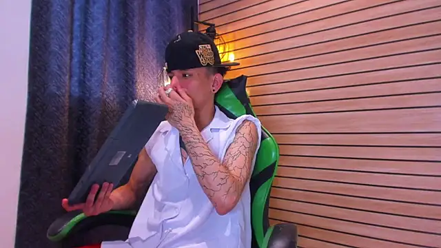 Skinny batman online show from May 13, 9:44 pm