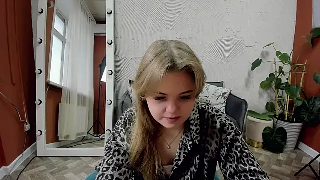 Melissa 199 online show from November 10, 5:39 am