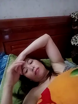 Snapshot of suka-bae chatting on October 18, 2:03 am suka-bae online show from October 18, 2:03 am