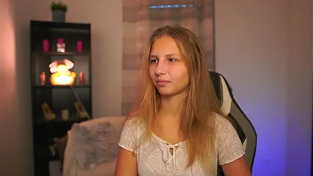 Snapshot of emmie_murray chatting on November 16, 2:11 pm emmie murray online show from November 16, 2:11 pm