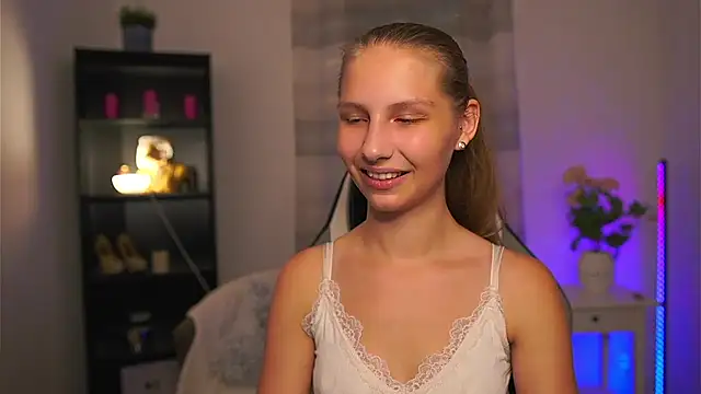 Snapshot of emmie_murray chatting on June 19, 6:56 pm emmie murray online show from June 19, 6:56 pm