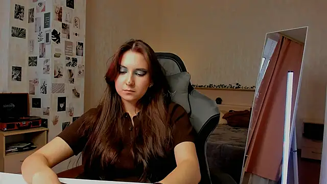 raviolly046 online show from October 10, 1:10 pm