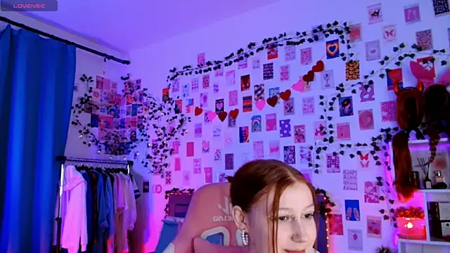 Snapshot of Ayla_Hicks chatting on November 11, 7:03 pm Ayla Hicks online show from November 11, 7:03 pm